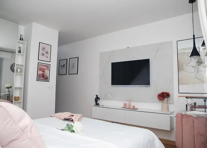Paris' Premium Romantic *