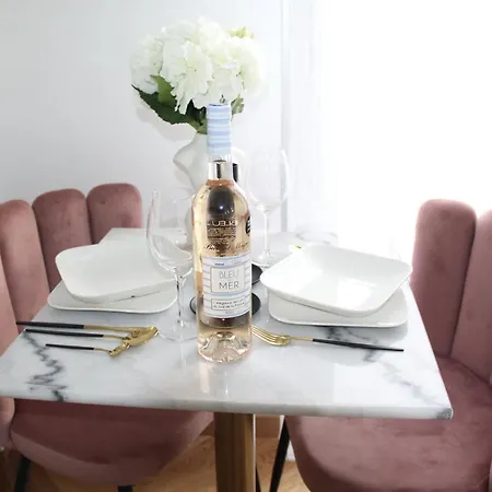 Apartment Paris' Premium Romantic