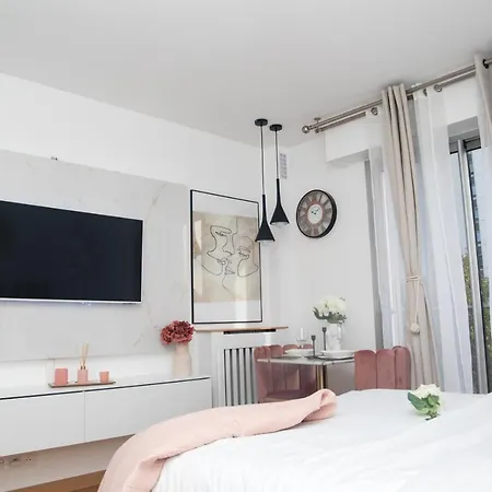 Paris' Premium Romantic Апартаменты Париж