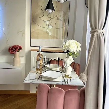 Paris' Premium Romantic *