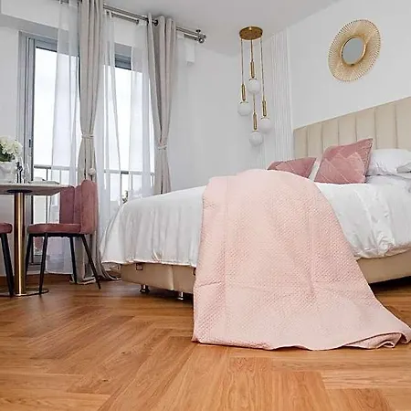 Paris' Premium Romantic