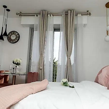 Paris' Premium Romantic *