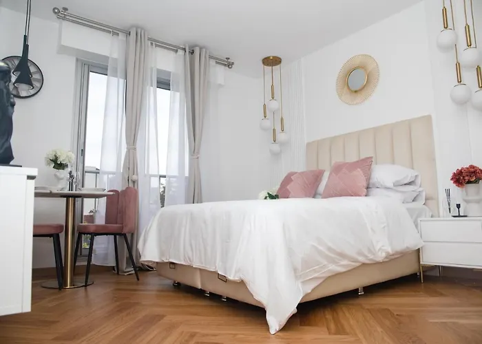 Paris' Premium Romantic *