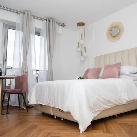 Paris' Premium Romantic *